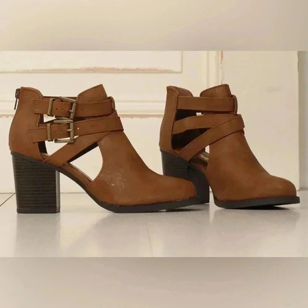 Cutout Ankle Western Boots In Tan. size 9 - Picture 9 of 9